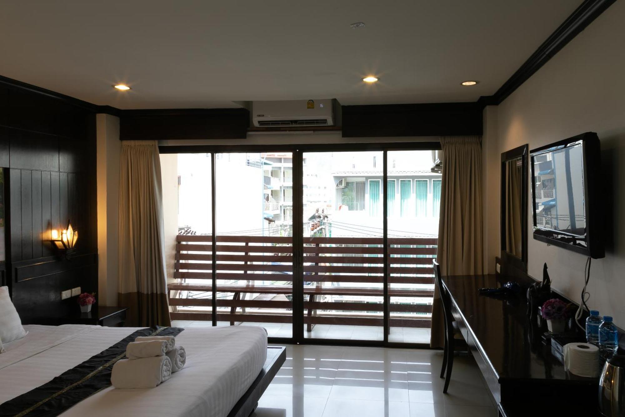 Best Venue Hotel Patong Exterior photo