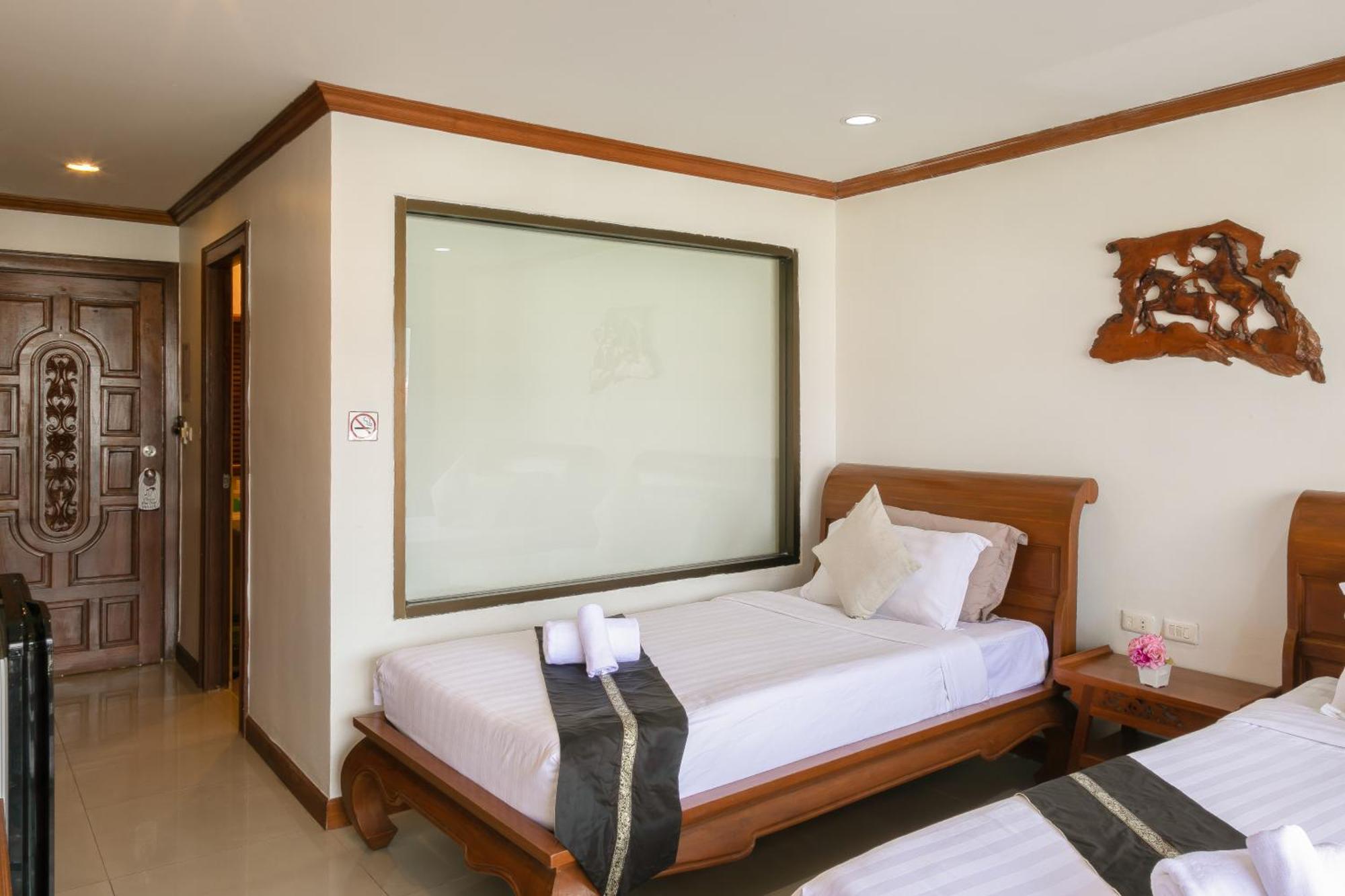 Best Venue Hotel Patong Exterior photo